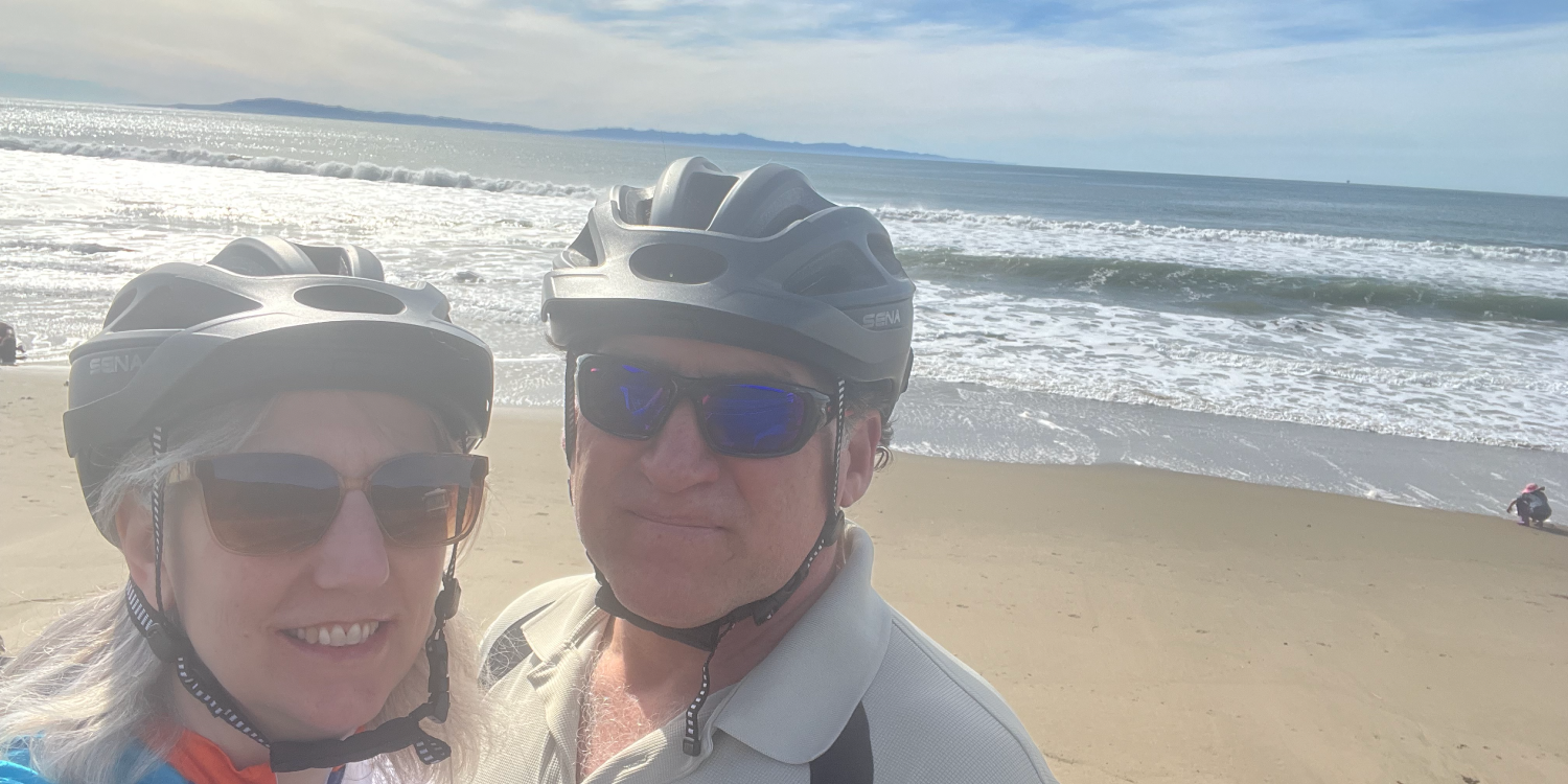Thoughts on Leadership News 1500×1000 Beth Ward Arrives at Beach with Husband